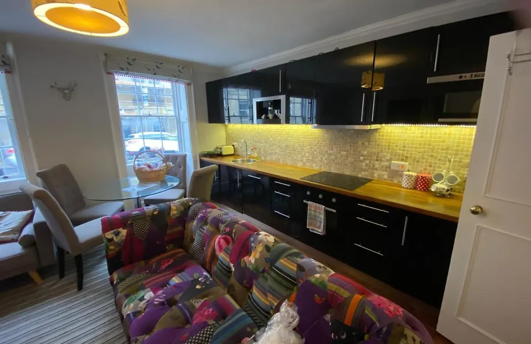 City Centre - Rivers Street, Quiet 2 Bed Ground Floor Georgian Garden Apartment-1