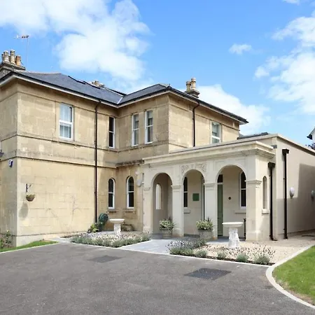 Tyndall Villa Boutique B&B-2