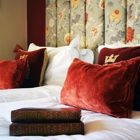 The Windsor Townhouse Air Conditioned Rooms-3